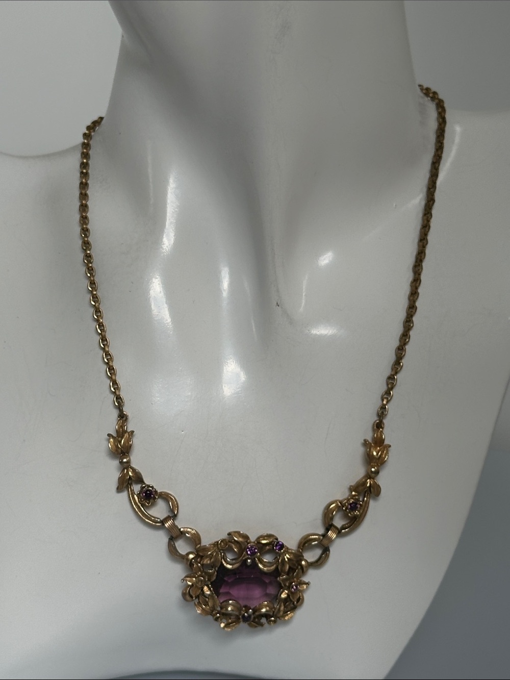 VINTAGE Gold-Tone Necklace with Amethyst Gemstone Pendant necklace